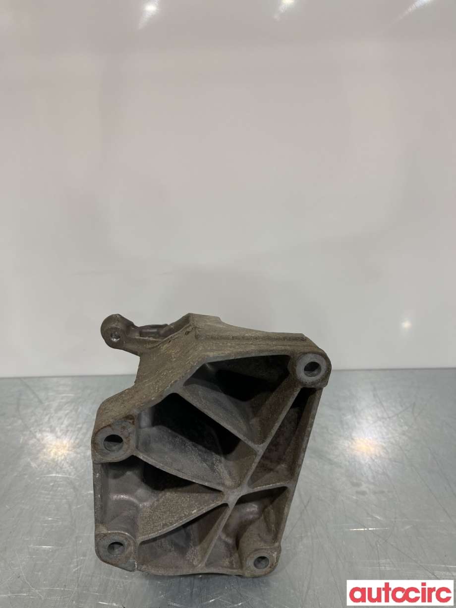 Motorfeste til Mercedes Vito/Viano 2010-2014 (Fase 2) (W639) (W639) (MERCEDES|A6512231504)