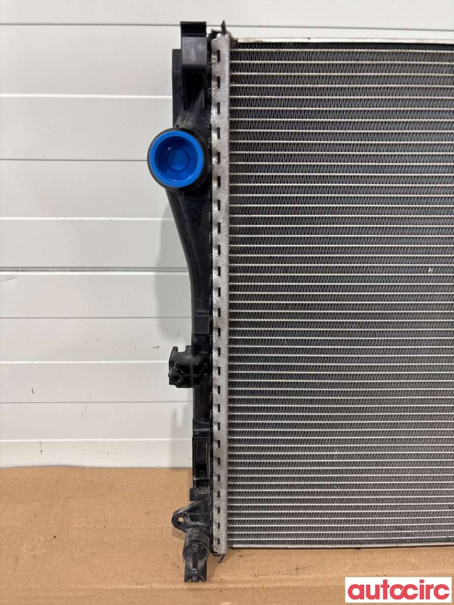 Radiator (automat gir) til Mercedes C-Klasse 2018-2021 (Fase 2) (W205) (W205) (MERCEDES|A0995007303|)