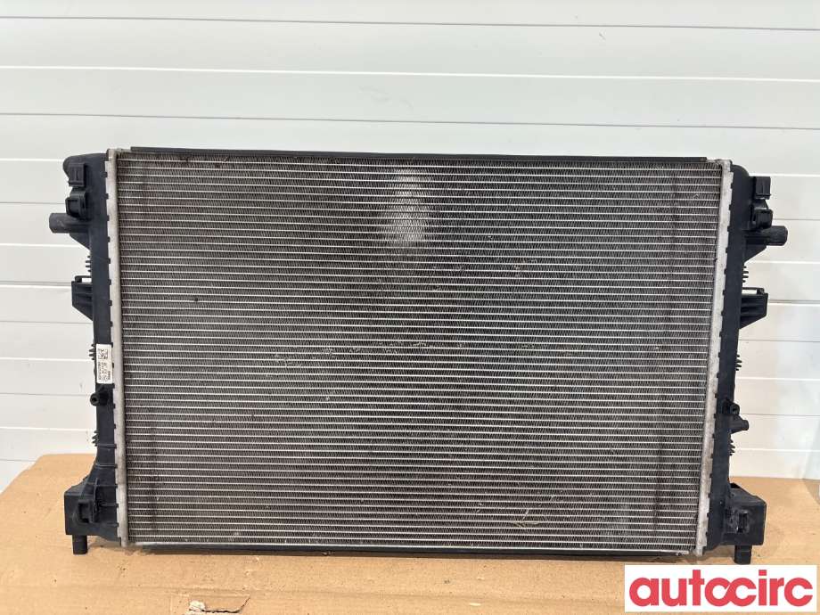 Radiator (automat gir) til VW Passat 2015-2019 (Fase 1) (B8) (B8) (VOLKSWAGEN|5WA121251M|)