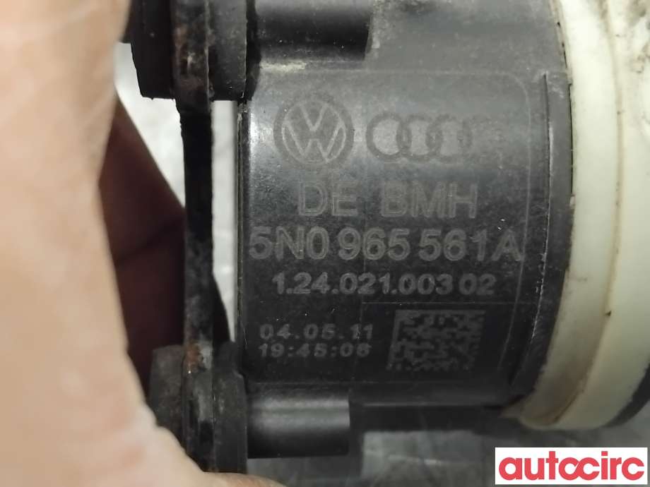 Sirkulasjonspumpe til VW Golf VI 2008-2012  (VOLKSWAGEN|5N0965561A|12402100302)