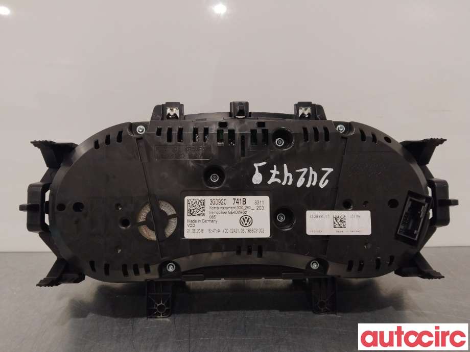 Instrumentpanel til VW Passat 2015-2019 (Fase 1) (B8) (B8) (VOLKSWAGEN|3G0920741B)