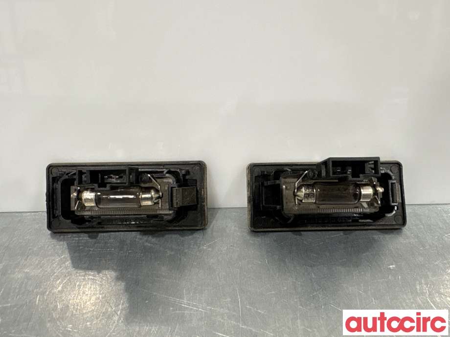 Skiltlys til Audi Q5 2008-2012 (Type I, Fase 1)  (AUDI|8T0943021)