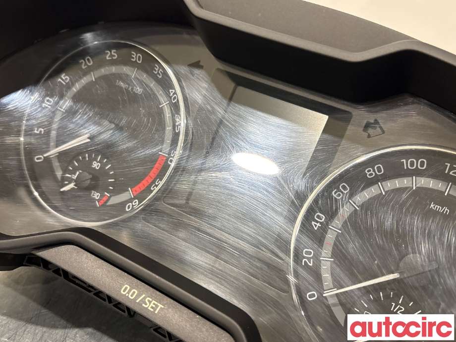 Instrumentpanel til Škoda Octavia 2013-2016 (Type III, Fase 1)  (SKODA|5E0920759|A2C87097200)