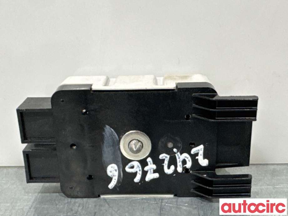 Antenne forsterker til VW Golf VII 2012-2017 (Fase 1)  (VOLKSWAGEN|5Q0035570|)