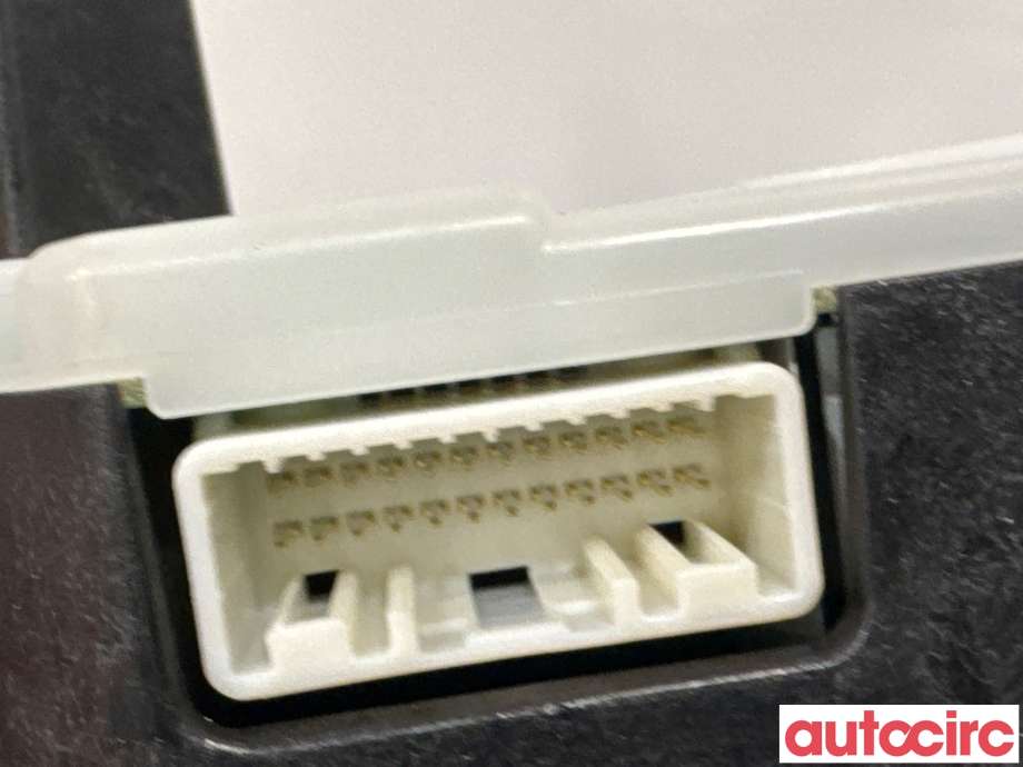Instrumentpanel til Toyota Prius +7 2012-2020 (Type III) (stasjonsvogn) (stasjonsvogn) (TOYOTA|8316847020|401-020|83108-47020)