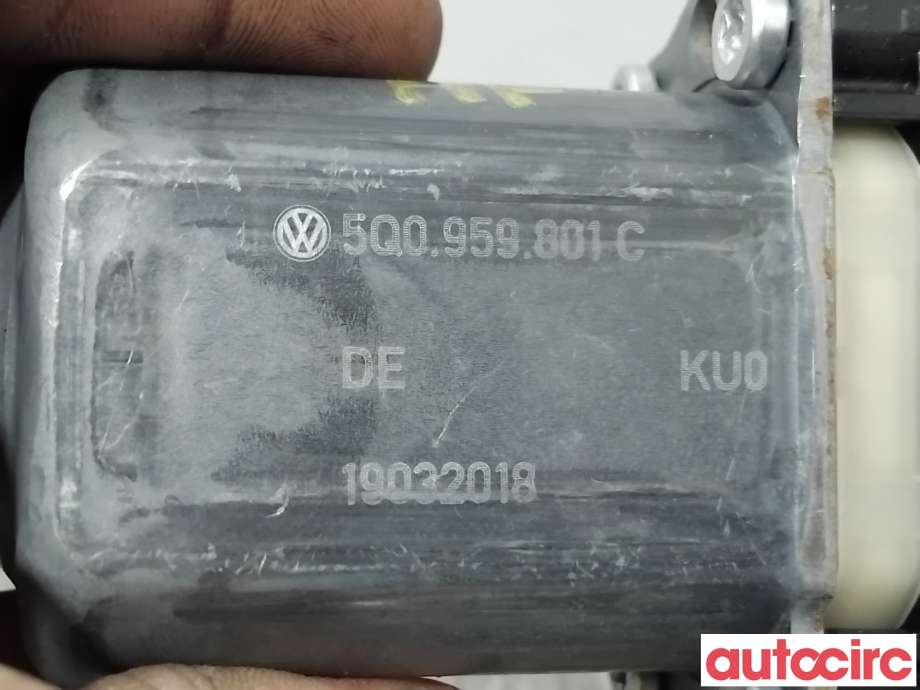 Ruteheis høyre foran til VW Tiguan 2016-2020 (Type II, Fase 1)  (VOLKSWAGEN|5Q0959801C|0130822077)