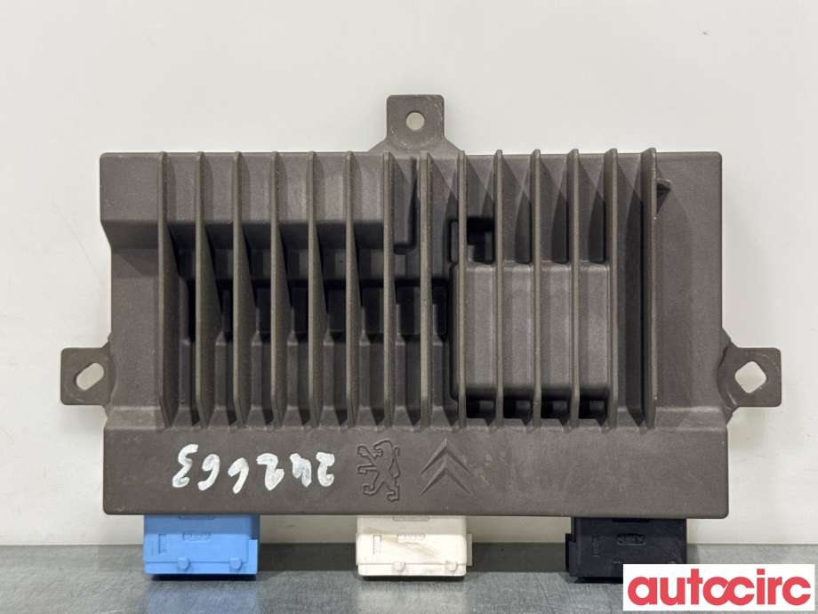Bilstereo forsterker til Peugeot 3008, 2016-->> (Type II)  (PEUGEOT|1617429080)