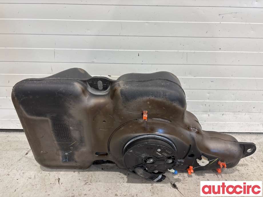 AdBlue tank til Isuzu D-Max 2021-->> (Type III) (ISUZU|8983829531)