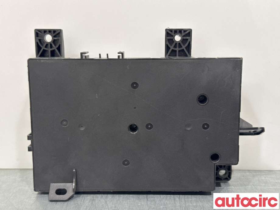Sikringsboks til Mitsubishi Outlander 2015-->> (Type III, Fase 2)  (MITSUBISHI|8637C610||8637B687)