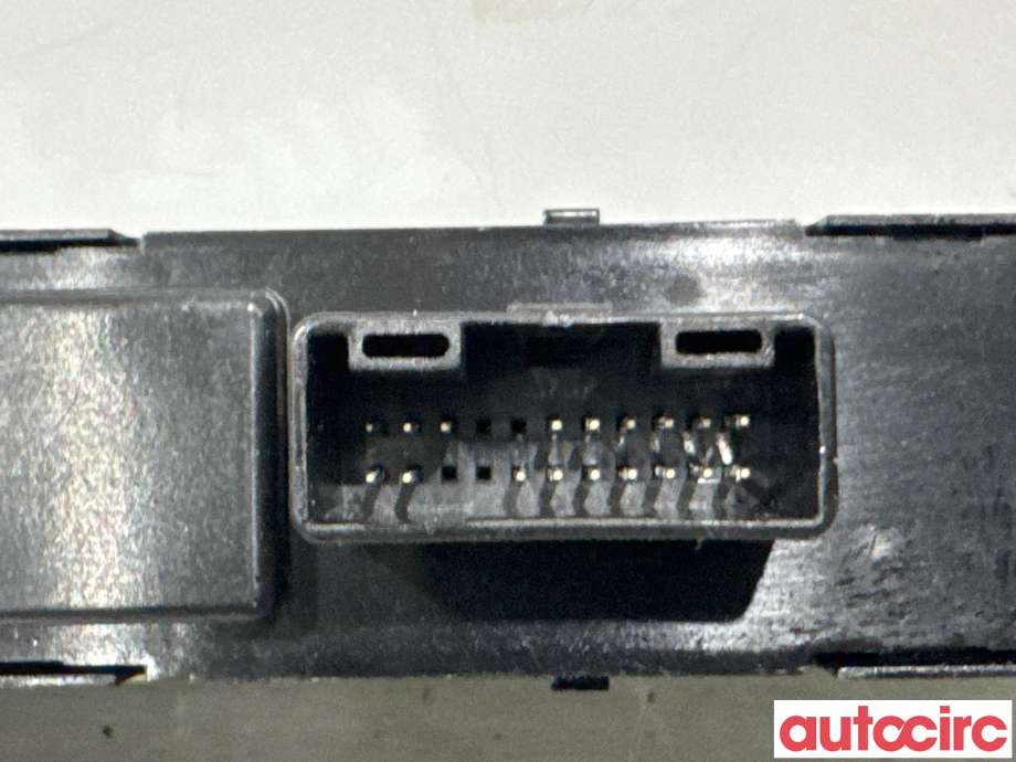 Bryter nødblink til Mitsubishi Outlander 2015-->> (Type III, Fase 2)  (MITSUBISHI|8002C642|C68559)