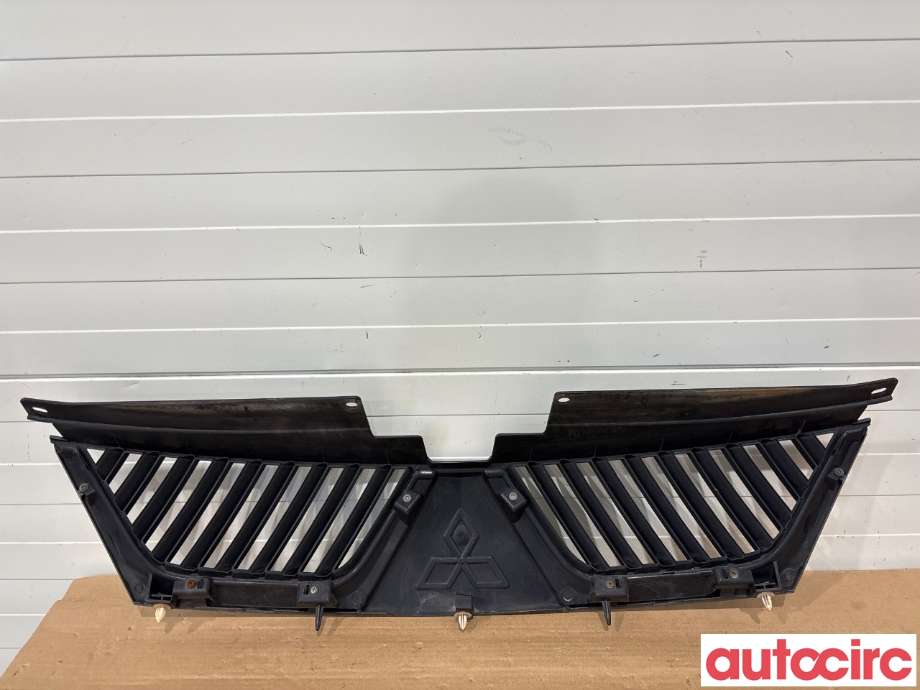 Grill til Mitsubishi Outlander 2007-2010 (Type II, Fase 1) (MITSUBISHI|7450A037XA|)