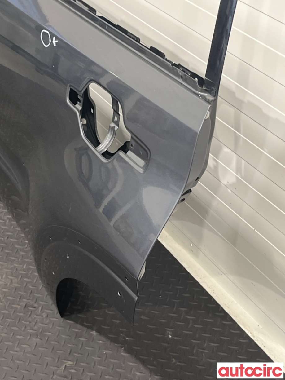 Dør venstre bak til Mitsubishi Pajero 2007-2016 (Type IV, Fase 1)  (MITSUBISHI|5730A729|)