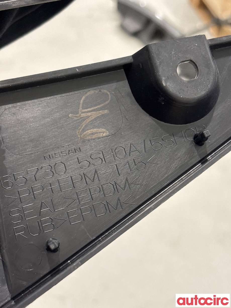 Batterilader inntak/luke til Nissan Leaf 2018-->> (Type II)  (NISSAN|657305SH0B|)