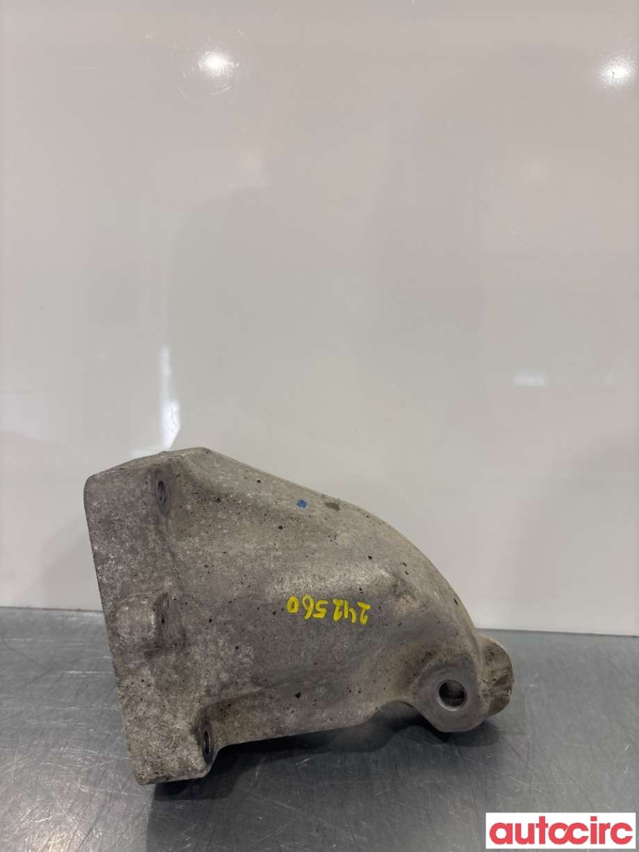 Motorfeste til Mercedes CLS 2004-2010 (C219) (C219) (MERCEDES|A6422230104)