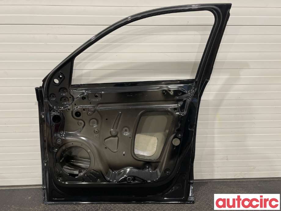 Dør høyre foran til Audi Q3 2011-2014 (Type I, Fase 1)  (AUDI|8U0831052C|8U0831052B)