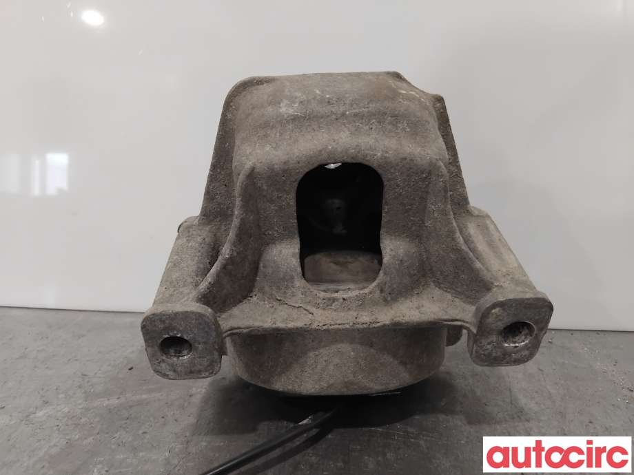 Motorfeste til Audi A4 2007-2014 (Type IV) (B8) (B8) (AUDI|8R0199381B|)