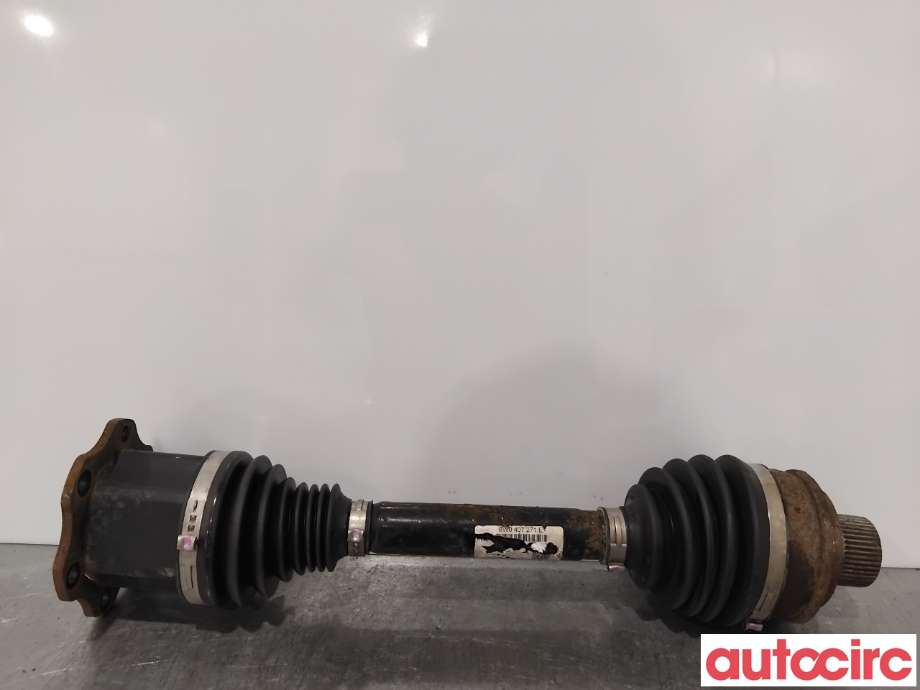 Drivaksel venstre foran til Audi A4 2015-2019 (Type V, Fase 1) (B9) (B9) (AUDI|8W0407271E||8W0407271M)