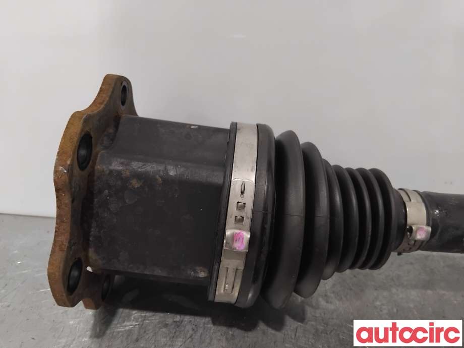 Drivaksel venstre foran til Audi A4 2015-2019 (Type V, Fase 1) (B9) (B9) (AUDI|8W0407271E||8W0407271M)