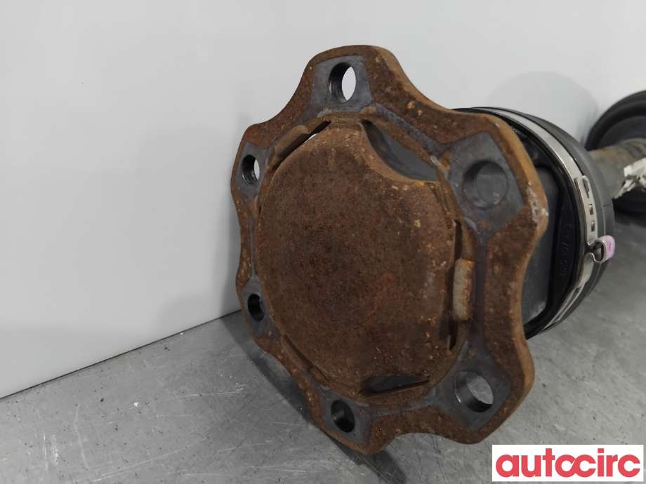 Drivaksel venstre foran til Audi A4 2015-2019 (Type V, Fase 1) (B9) (B9) (AUDI|8W0407271E||8W0407271M)