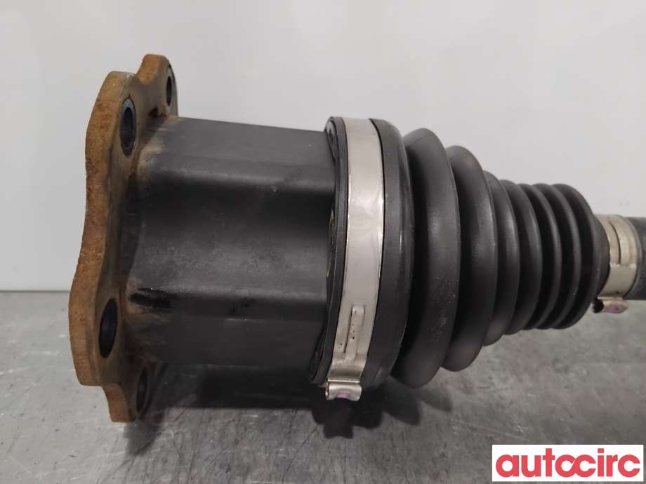 Drivaksel høyre foran til Audi A4 2015-2019 (Type V, Fase 1) (B9) (B9) (AUDI|8W0407271E||8W0407271M)