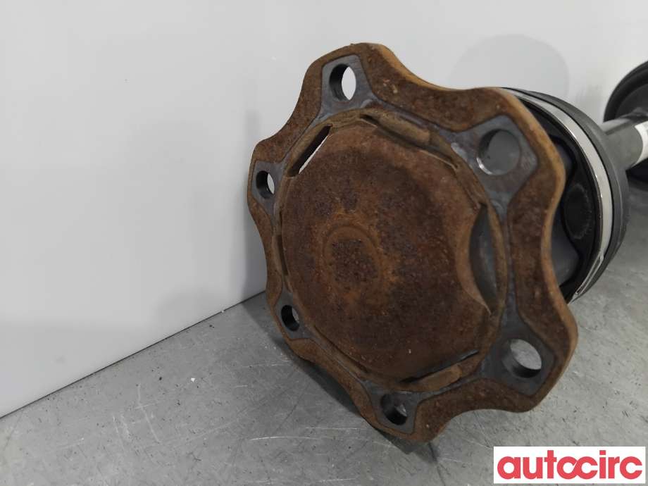 Drivaksel høyre foran til Audi A4 2015-2019 (Type V, Fase 1) (B9) (B9) (AUDI|8W0407271E||8W0407271M)