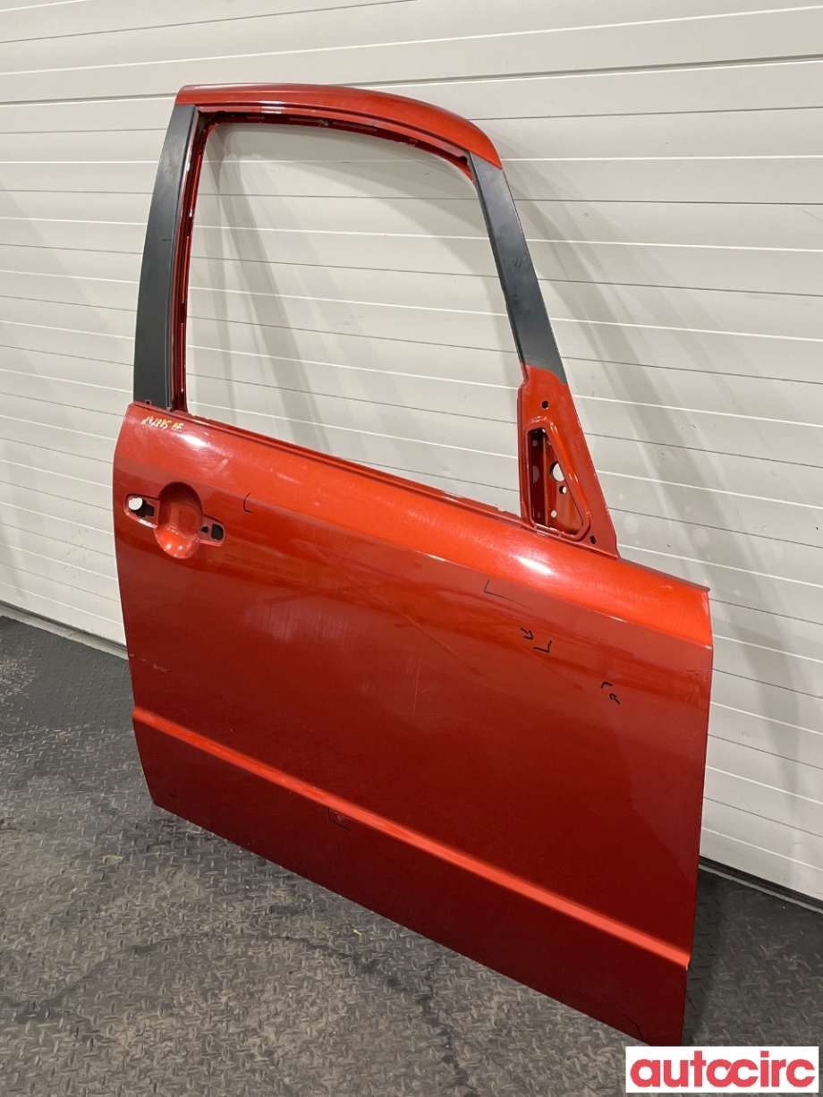 Dør høyre foran til Suzuki SX4 2006-2009 (Type I, Fase 1)  (SUZUKI|6800179J00|68001-79J00)