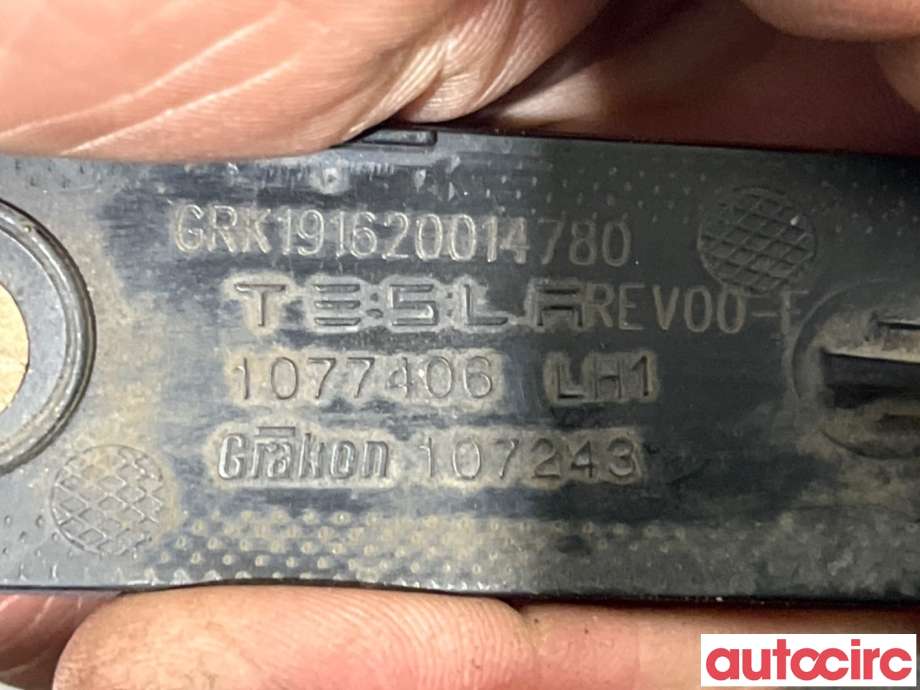 Refleksplate til Tesla Model 3 2018-2023 (Fase 1)  (TESLA|1077406-00-F||1077406)