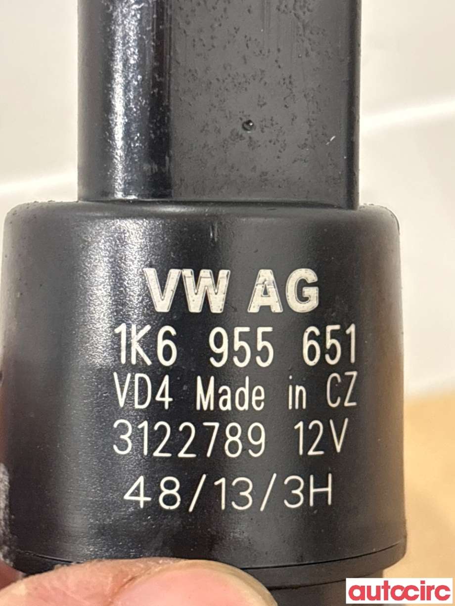 Spylerpumpe foran til VW Caddy 2010-2015 (Type III, Fase 2)  (VOLKSWAGEN|1K6955651)