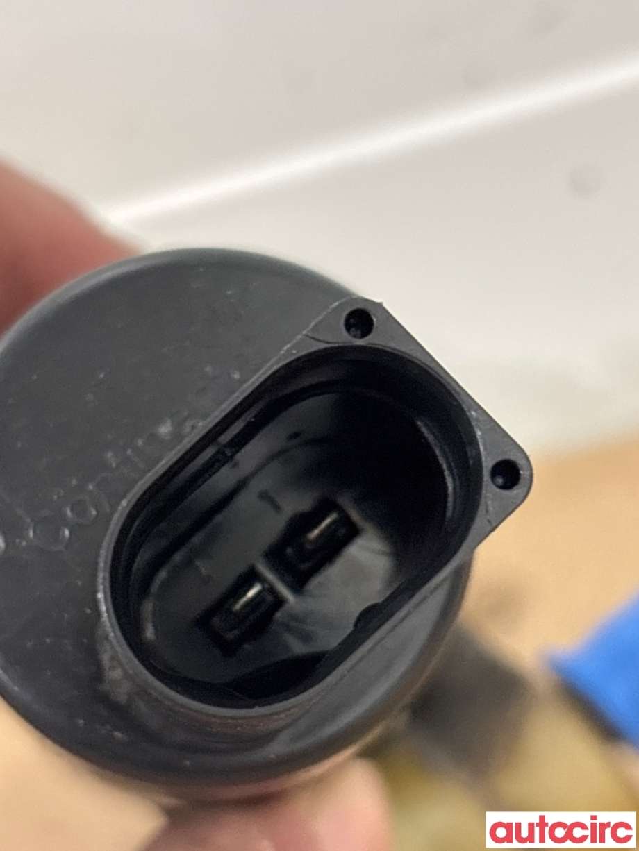 Spylerpumpe foran til VW Caddy 2010-2015 (Type III, Fase 2)  (VOLKSWAGEN|1K6955651)