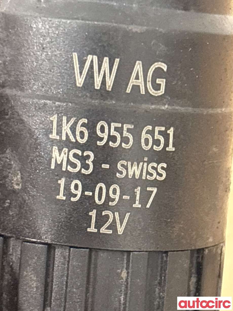 Spylerpumpe foran til VW Transporter / Caravelle 2015-2019 (T6) (T6) (VOLKSWAGEN|1K6955651)