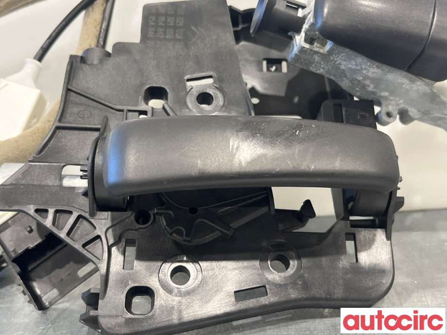Låsekasse høyre til Citroën Berlingo 2015-2019 (Type II, Fase 2)  (CITROEN|9137N9|828415)