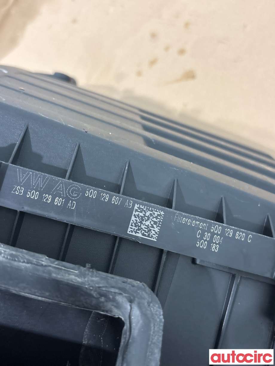 Luftfilterboks til VW Passat 2015-2019 (Fase 1) (B8) (B8) (VOLKSWAGEN|5Q0129607AB|)