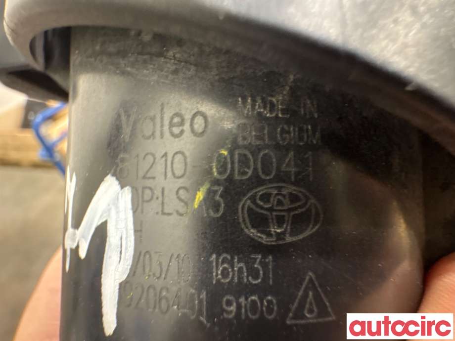 Tåkelykt høyre foran til Toyota Avensis 2009-2015 (Type III, Fase 1)  (TOYOTA|812100D041||812100D042)