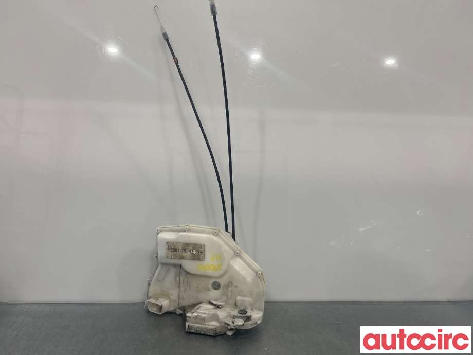 Låsekasse høyre foran til Suzuki SX4 2009-2013 (Type I, Fase 2) (SUZUKI|82201-79J42|82201-79J42-000|82201-79J41)