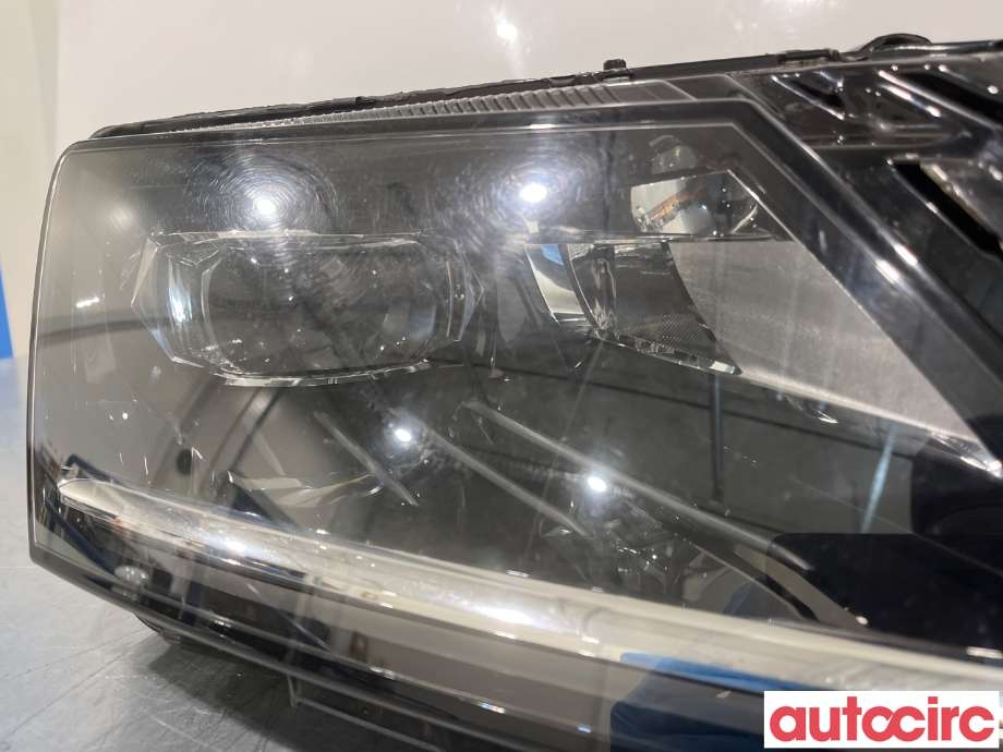 Frontlykt høyre halogen til Škoda Octavia 2017-2020 (Type III, Fase 2)  (SKODA|5E1941016E|)