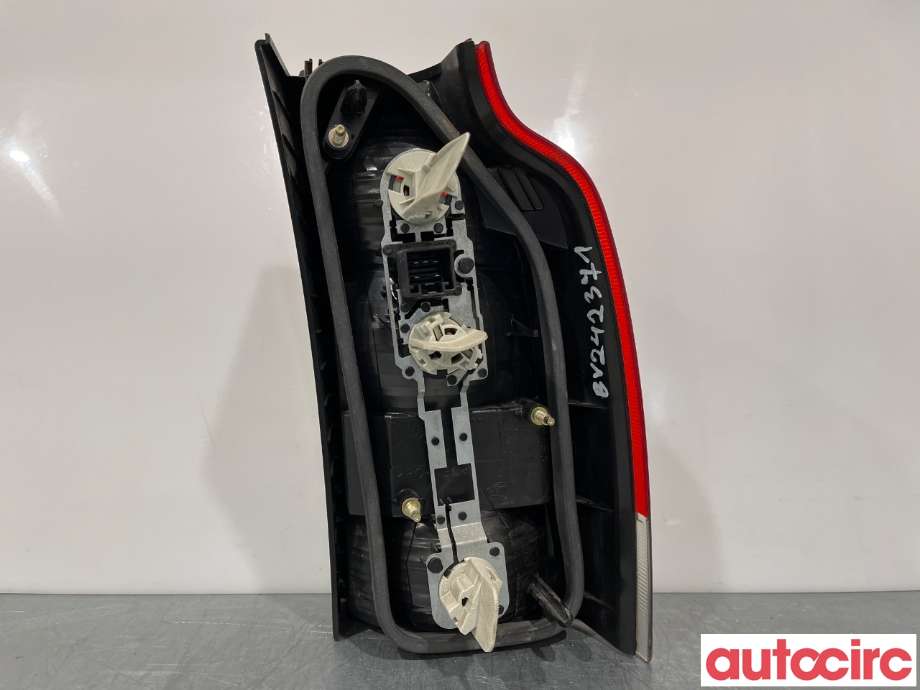 Baklykt venstre til Volvo V70 2005-2007 (Type II, Fase 2)  (VOLVO|30655379|)