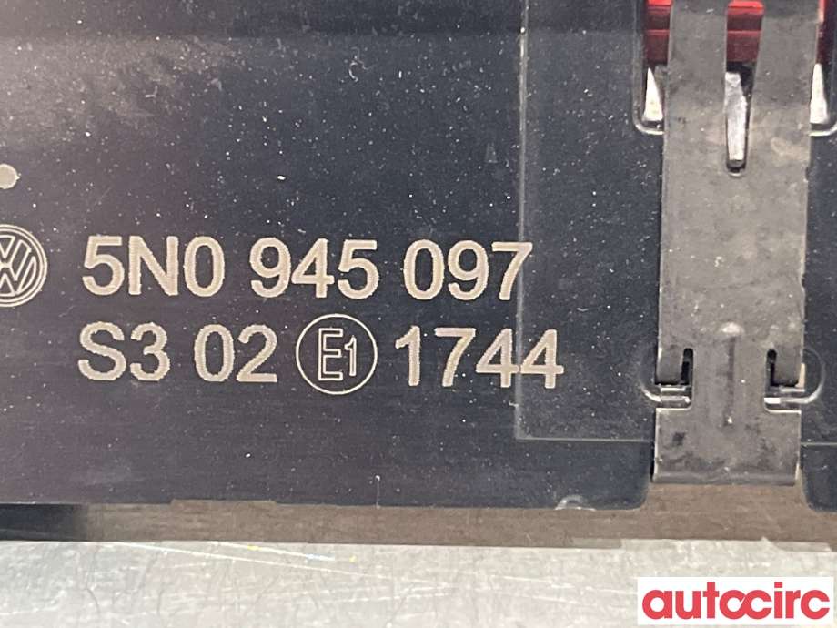 Baklykt bremselys bakrute til VW Passat 2011-2015 (B7) (B7) (VOLKSWAGEN|1K6945097G|5N0945097)
