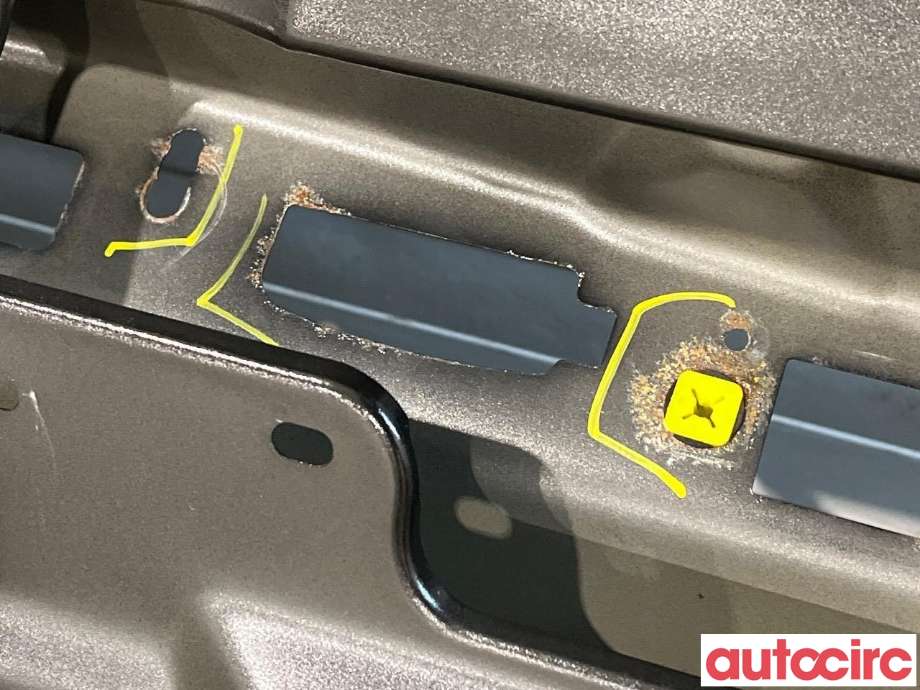 Bakluke combi til Mitsubishi Outlander 2007-2010 (Type II, Fase 1)  (MITSUBISHI|5801A536)