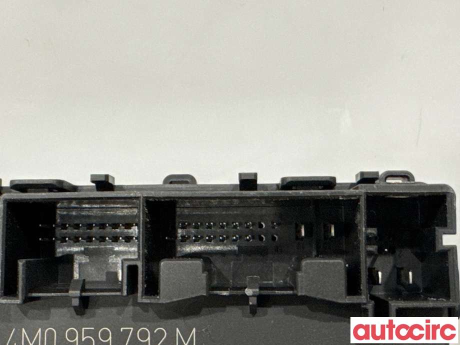 Styreenhet dør venstre foran til Audi e-tron 2018-->>  (AUDI|4M0959792M|A2C7711370700)