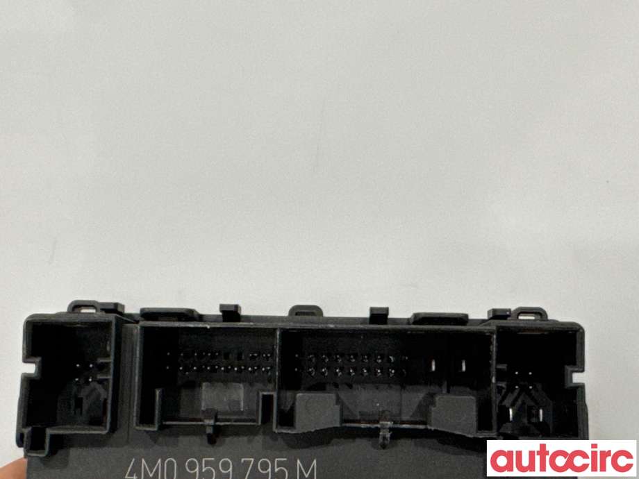 Styreenhet dør venstre foran til Audi e-tron 2018-->> (AUDI|4M0959795M|A2C7711440700)