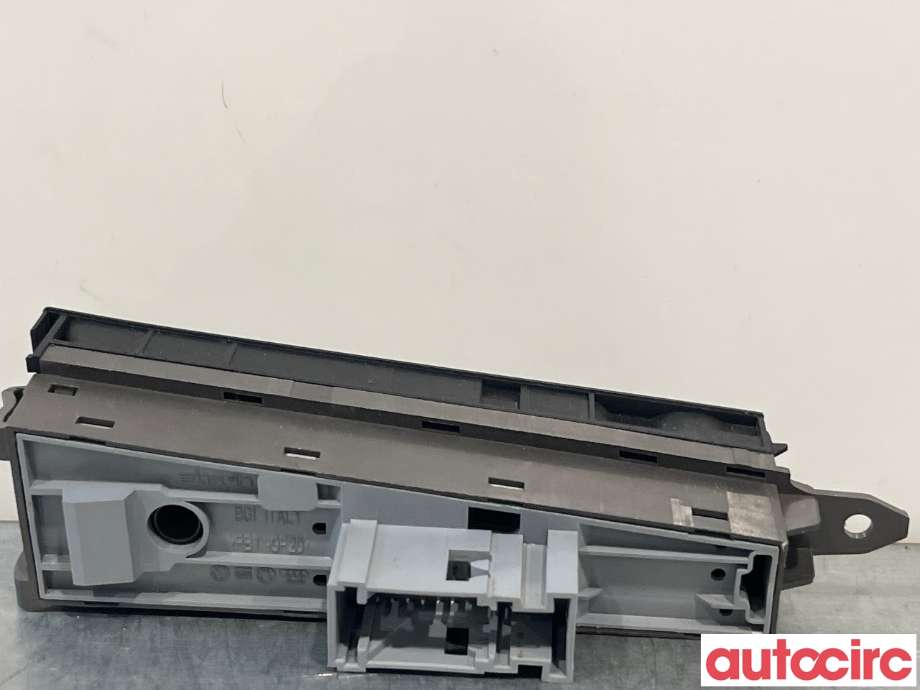 Bryter elektrisk håndbrekk/parkbrems til VW Passat 2011-2015 (B7) (B7) (VOLKSWAGEN|3AB927137)