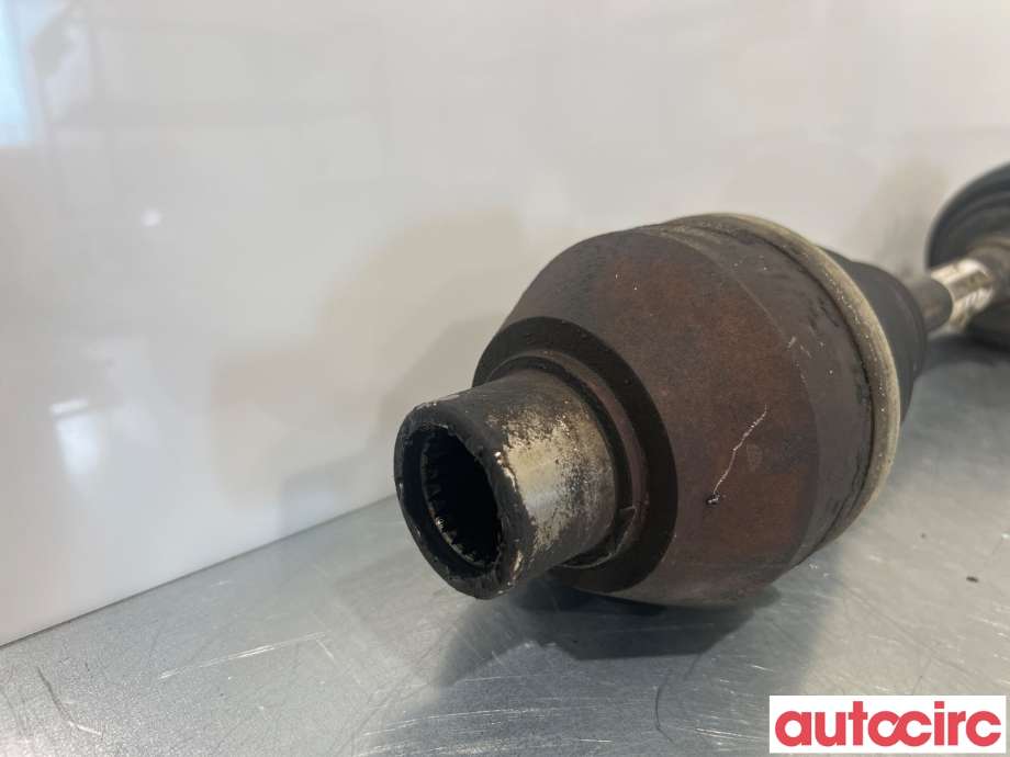 Drivaksel høyre foran til VW Transporter / Caravelle 2009-2015 (Fase 2) (T5) (T5) (VOLKSWAGEN|7E0407272AD|)