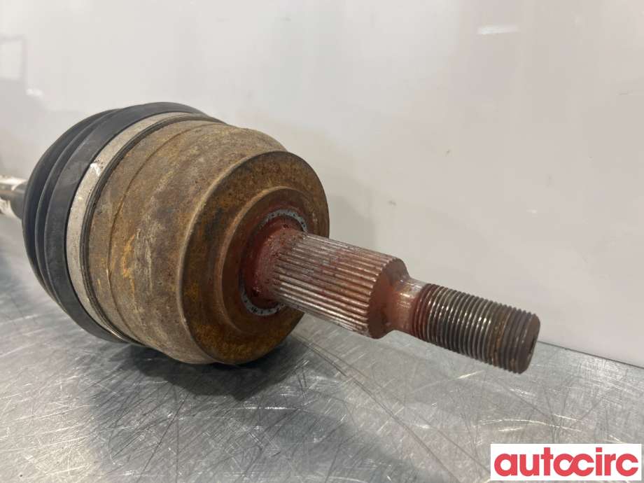 Drivaksel høyre foran til VW Transporter / Caravelle 2009-2015 (Fase 2) (T5) (T5) (VOLKSWAGEN|7E0407272AD|)