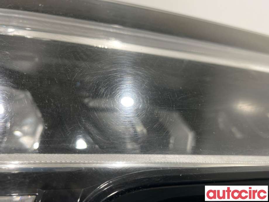 Frontlykt høyre halogen til Audi e-tron 2018-->>  (AUDI|4KE941782|4KE941040)