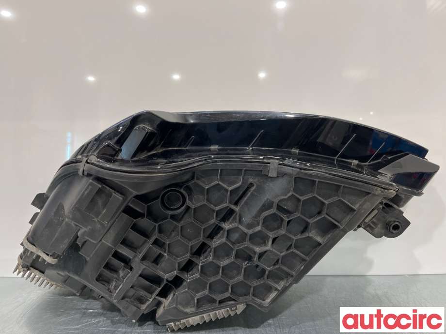 Frontlykt høyre halogen til Audi e-tron 2018-->>  (AUDI|4KE941782|4KE941040)