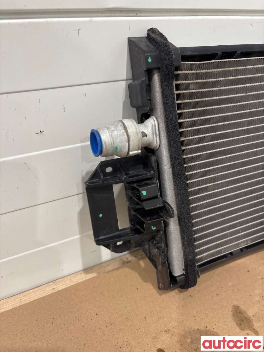 Radiator (automat gir) til Tesla Model 3 2018-2023 (Fase 1)  (TESLA|1077082-00-C|)