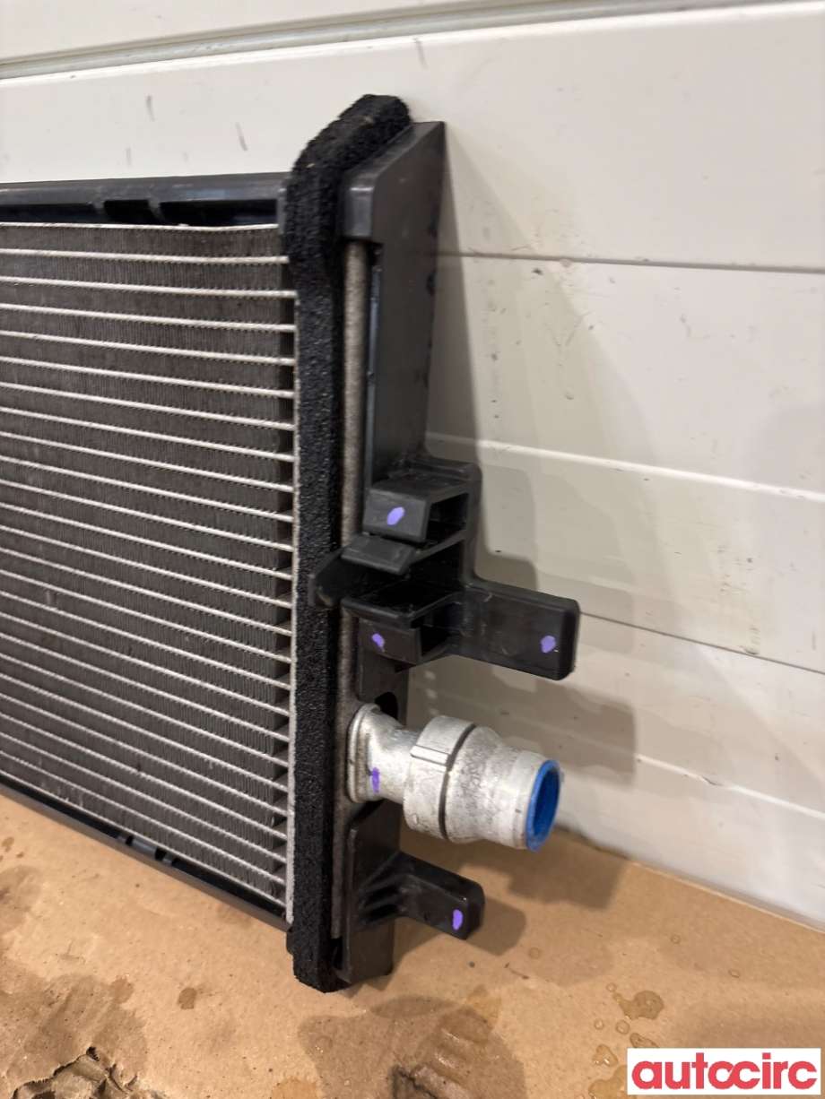 Radiator (automat gir) til Tesla Model 3 2018-2023 (Fase 1)  (TESLA|1077082-00-C|)
