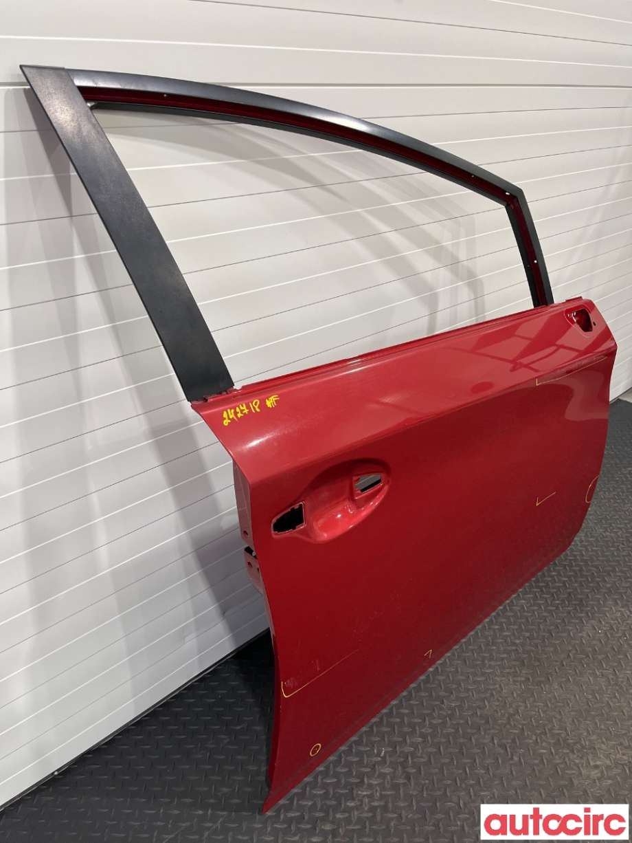 Dør høyre foran til Toyota Prius +7 2012-2020 (Type III) (stasjonsvogn) (stasjonsvogn) (TOYOTA|6700147071|6700147070|----------)