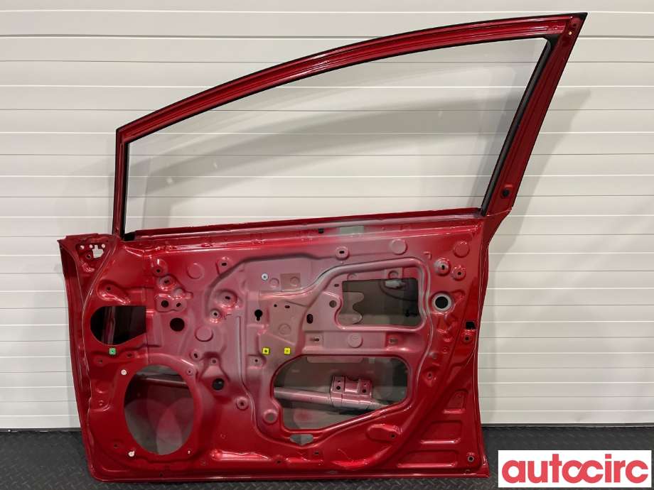 Dør høyre foran til Toyota Prius +7 2012-2020 (Type III) (stasjonsvogn) (stasjonsvogn) (TOYOTA|6700147071|6700147070|----------)