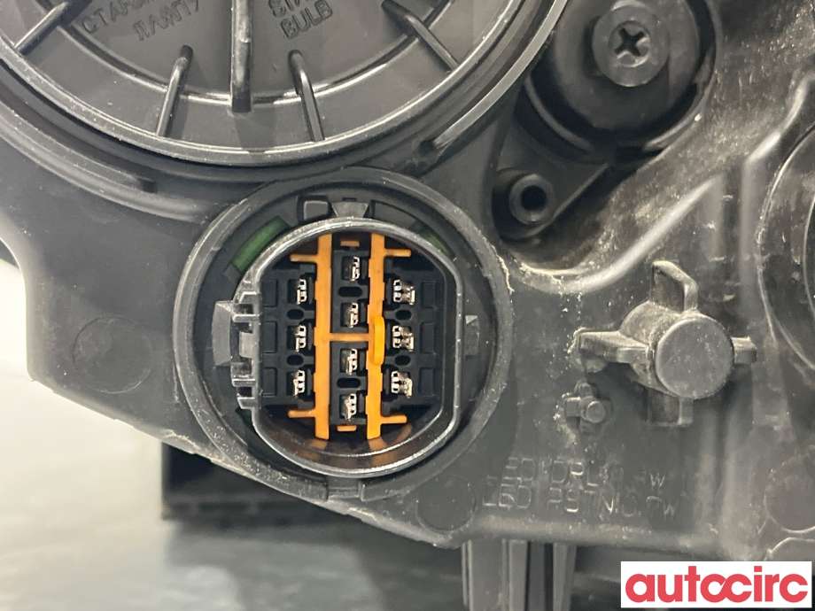 Frontlykt høyre halogen til Kia Soul 2014-2019 (Type II)  (KIA|92102E4010|)